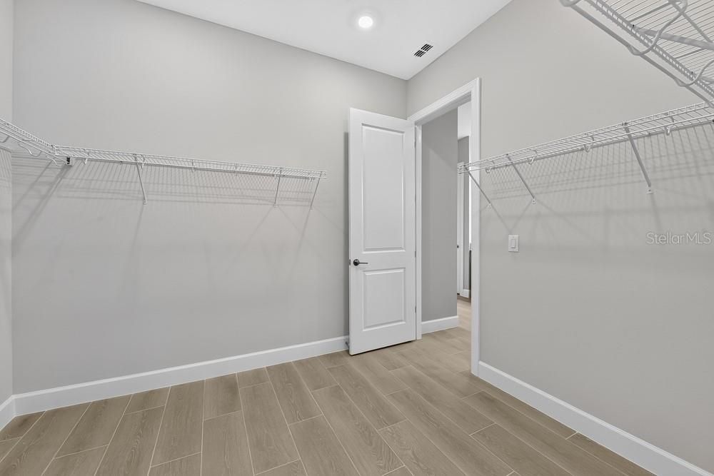 En Venta: $703,224 (3 camas, 3 baños, 2085 Pies cuadrados)