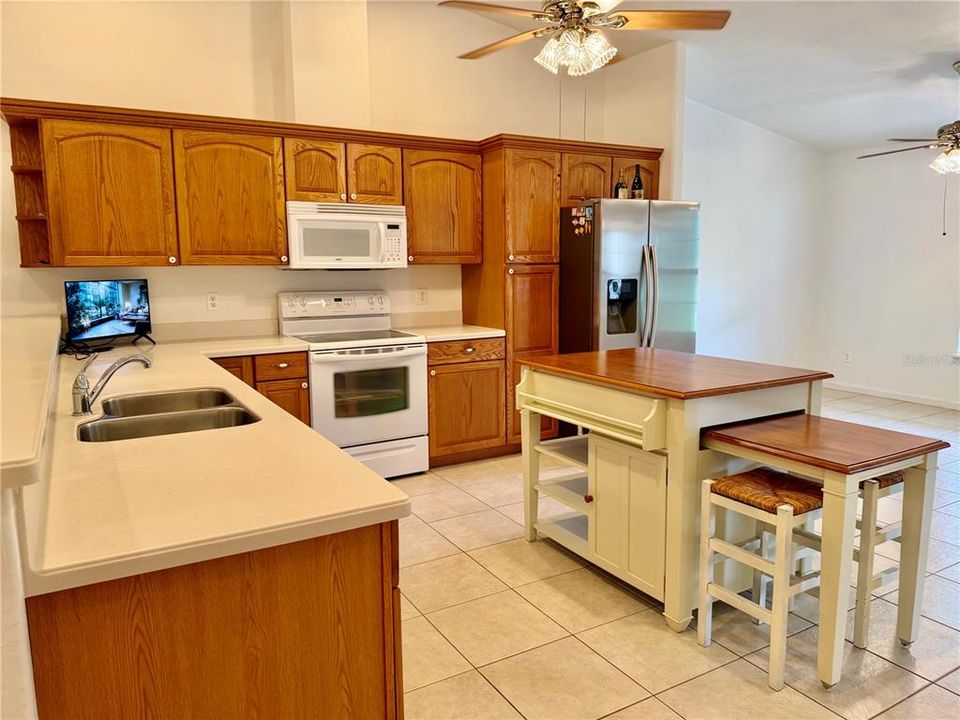 For Sale: $750,000 (3 beds, 2 baths, 1764 Square Feet)