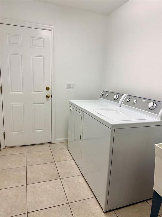 For Sale: $750,000 (3 beds, 2 baths, 1764 Square Feet)