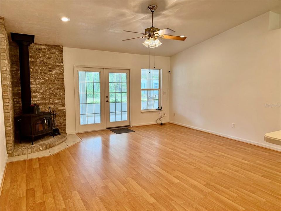 For Sale: $750,000 (3 beds, 2 baths, 1764 Square Feet)