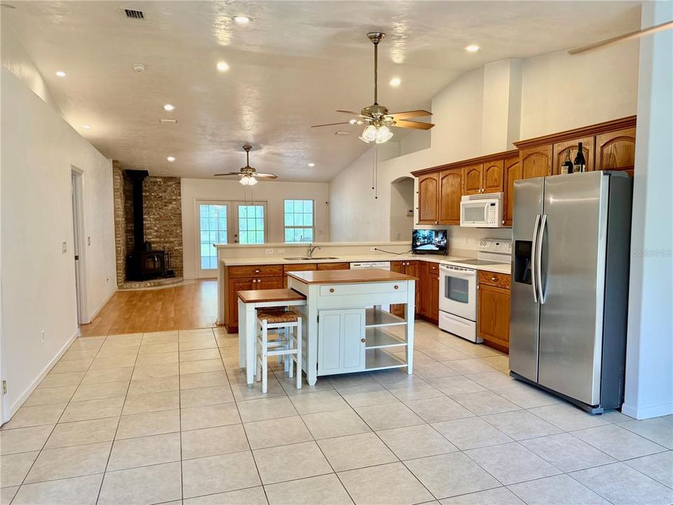 For Sale: $750,000 (3 beds, 2 baths, 1764 Square Feet)