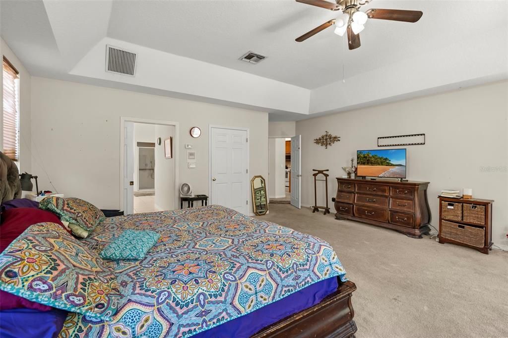 Activo con contrato: $668,900 (5 camas, 4 baños, 3394 Pies cuadrados)