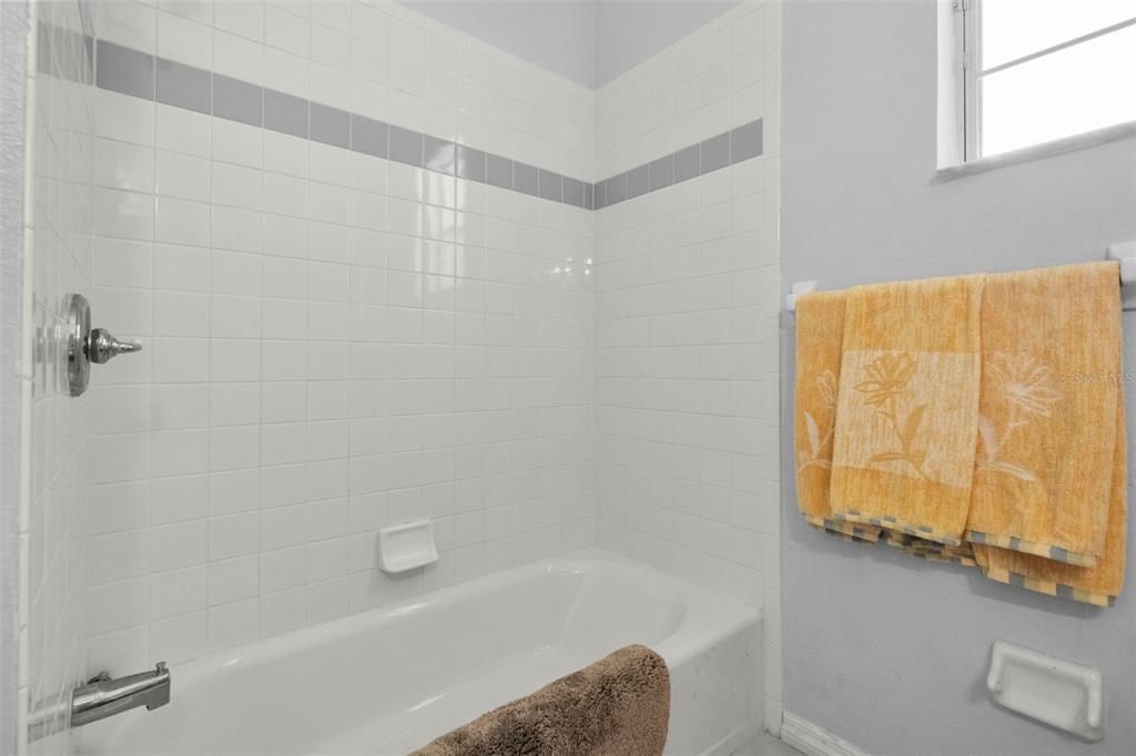 Activo con contrato: $668,900 (5 camas, 4 baños, 3394 Pies cuadrados)