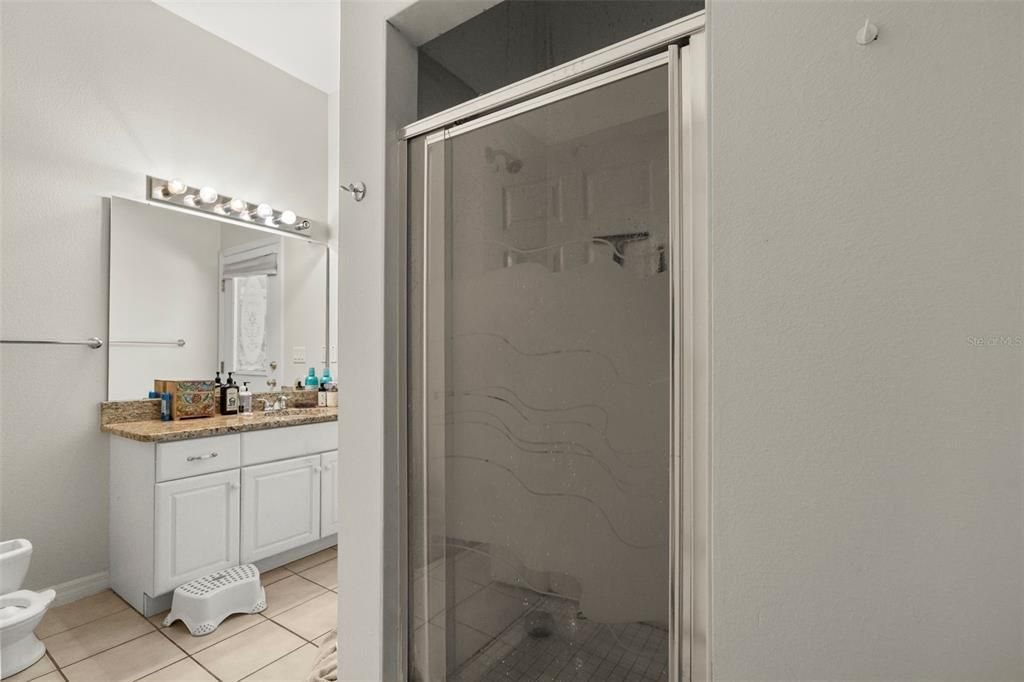 Activo con contrato: $668,900 (5 camas, 4 baños, 3394 Pies cuadrados)