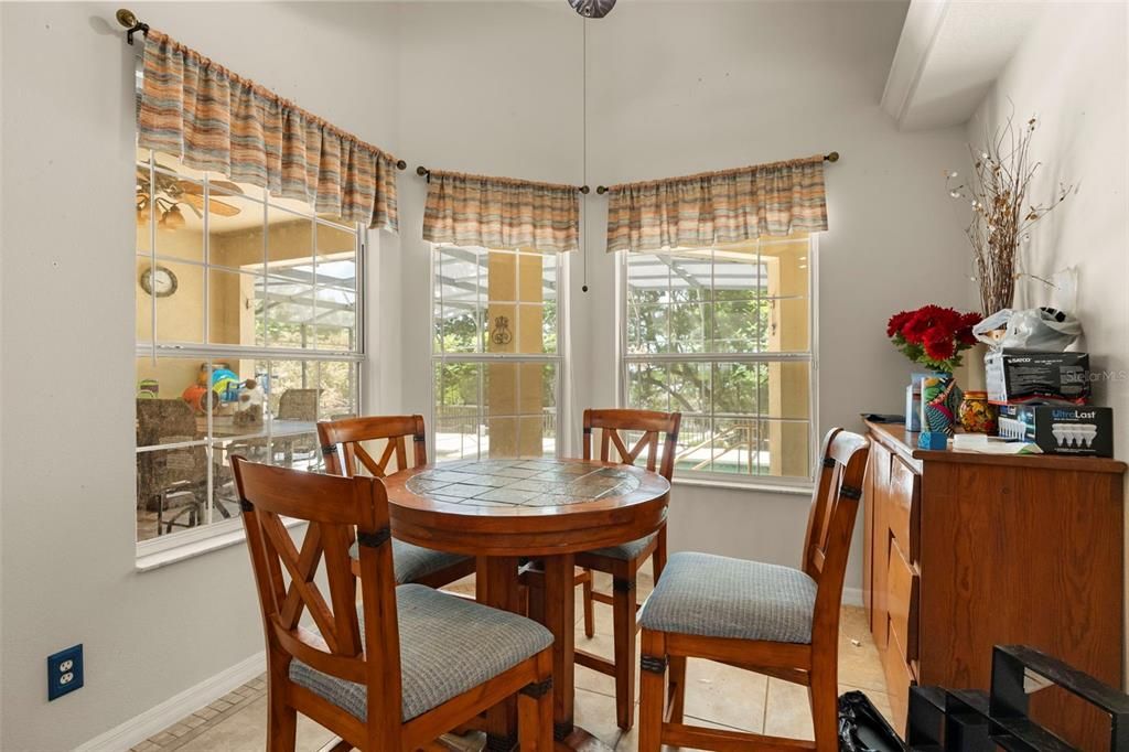 Activo con contrato: $668,900 (5 camas, 4 baños, 3394 Pies cuadrados)