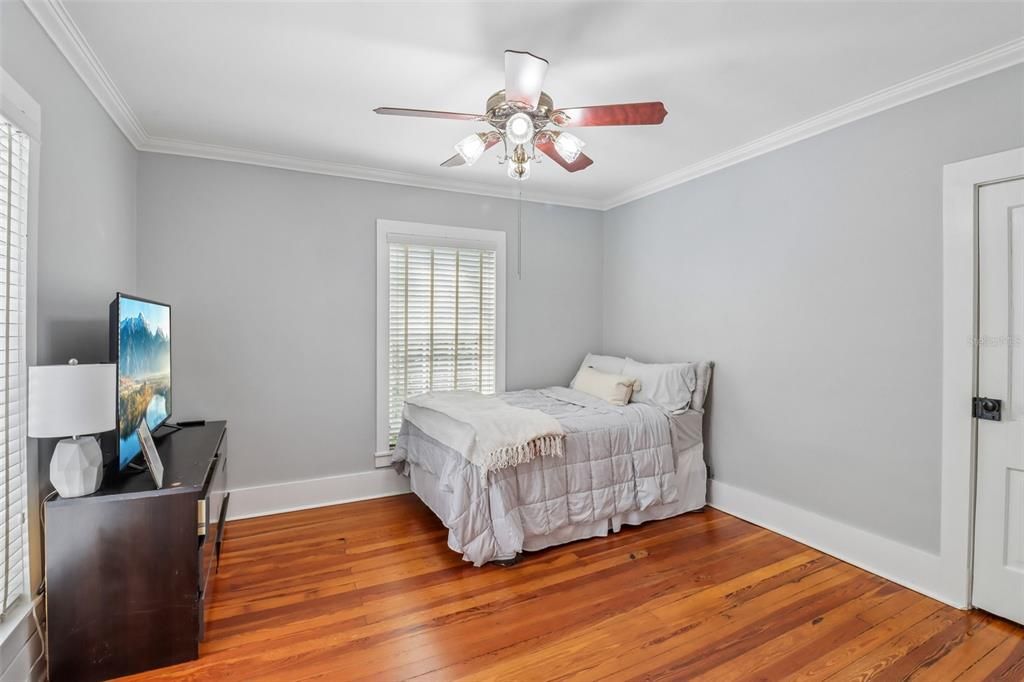 For Sale: $799,000 (5 beds, 2 baths, 3714 Square Feet)