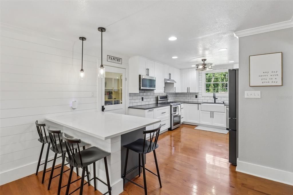For Sale: $799,000 (5 beds, 2 baths, 3714 Square Feet)