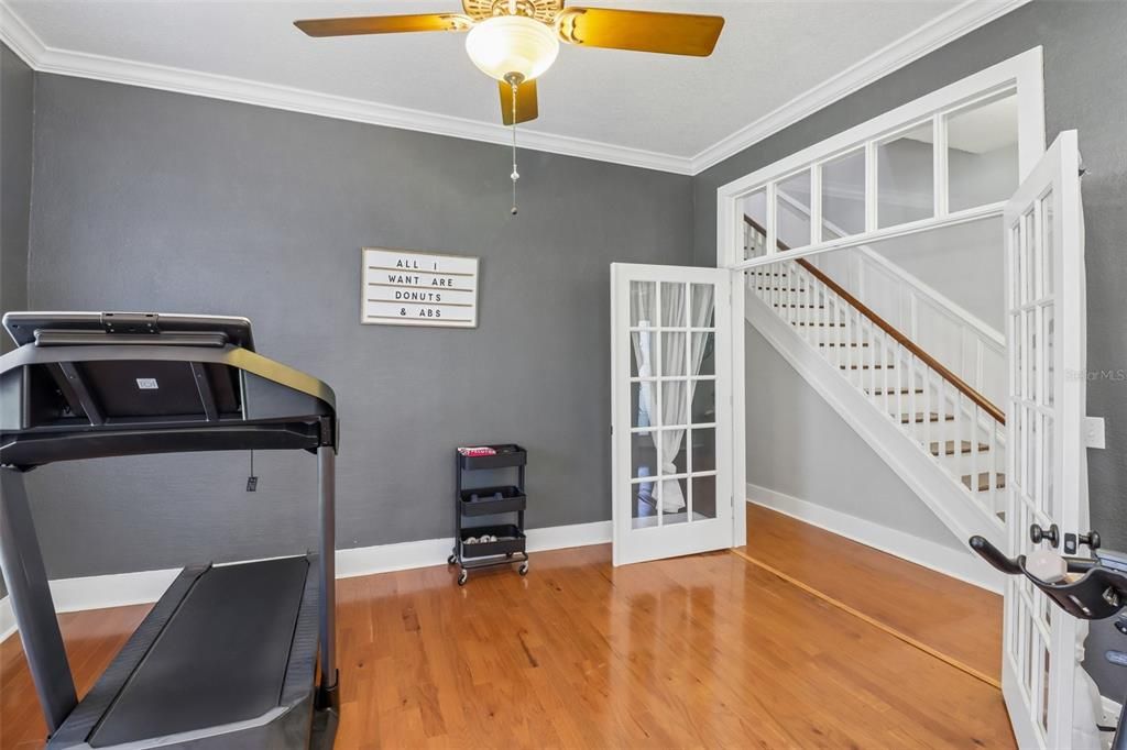For Sale: $799,000 (5 beds, 2 baths, 3714 Square Feet)
