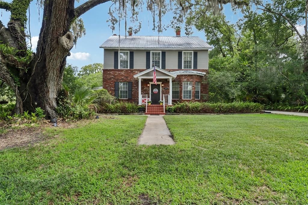 For Sale: $799,000 (5 beds, 2 baths, 3714 Square Feet)