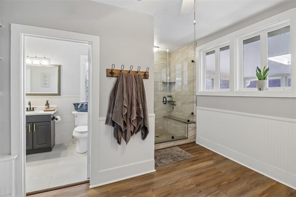 For Sale: $799,000 (5 beds, 2 baths, 3714 Square Feet)