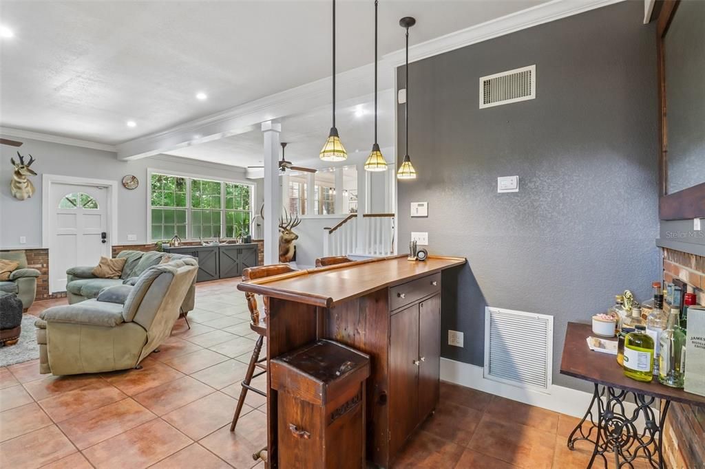 For Sale: $799,000 (5 beds, 2 baths, 3714 Square Feet)