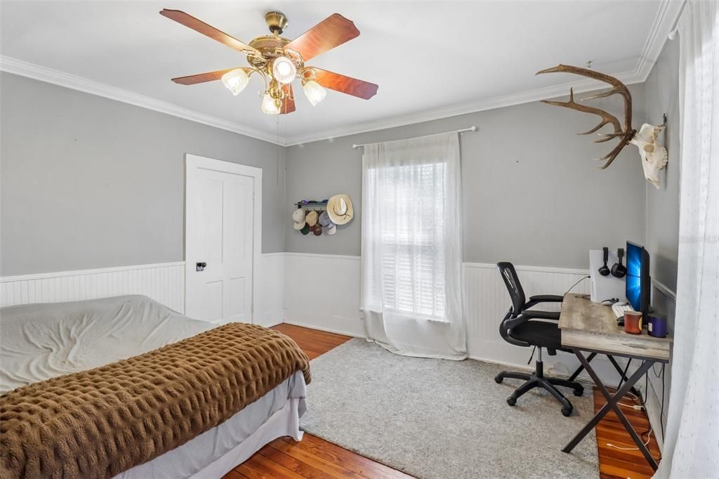 For Sale: $799,000 (5 beds, 2 baths, 3714 Square Feet)