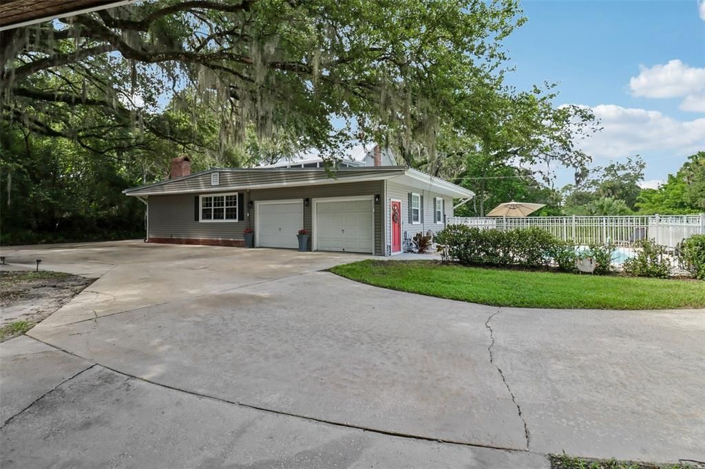 For Sale: $799,000 (5 beds, 2 baths, 3714 Square Feet)