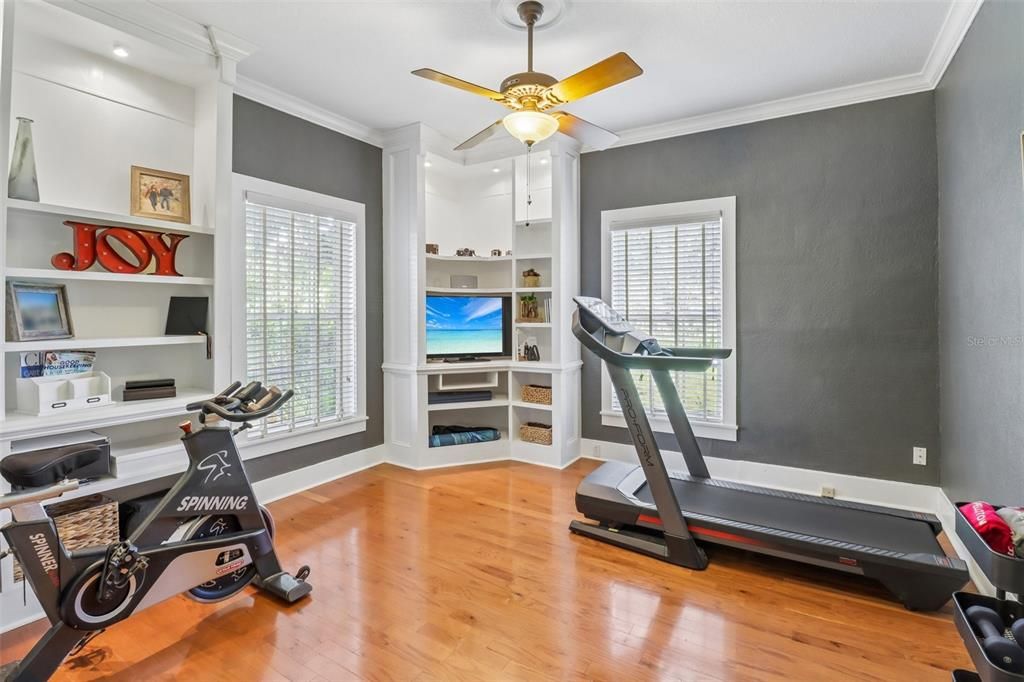 For Sale: $799,000 (5 beds, 2 baths, 3714 Square Feet)