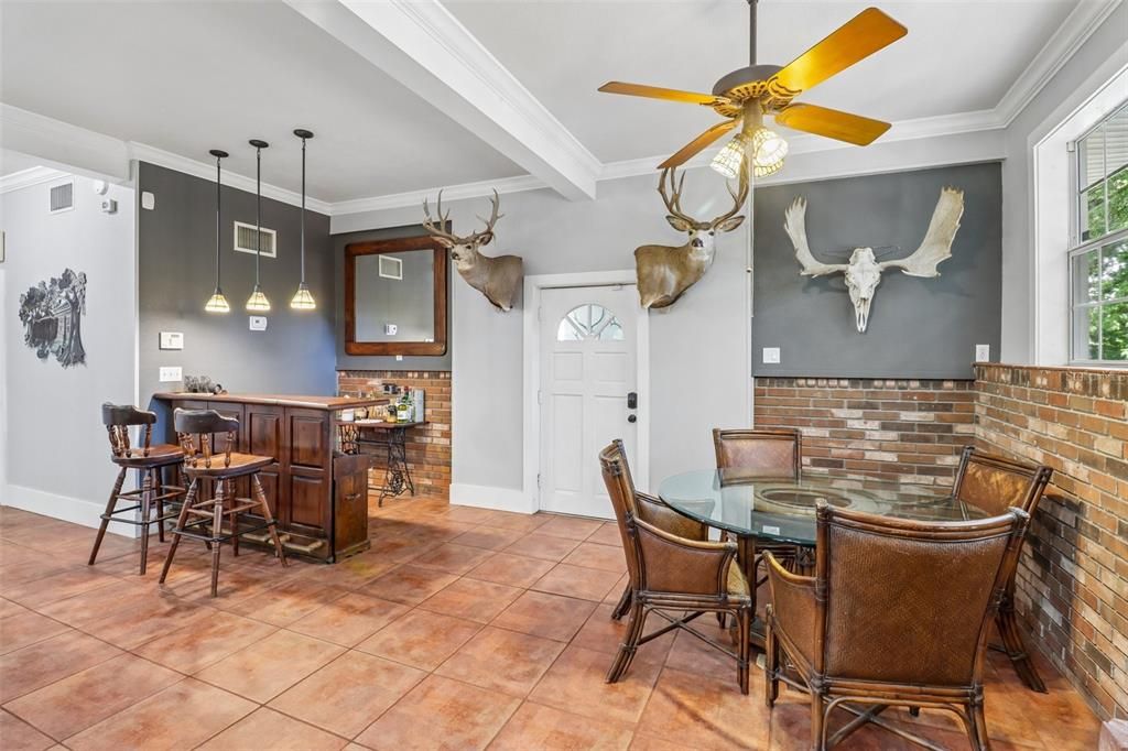 For Sale: $799,000 (5 beds, 2 baths, 3714 Square Feet)
