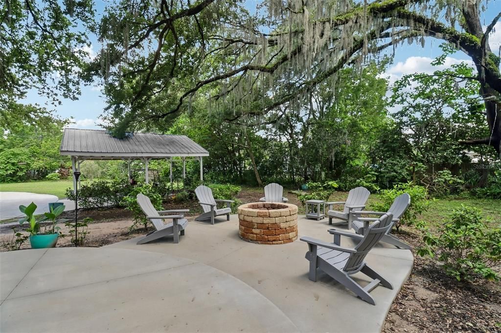 For Sale: $799,000 (5 beds, 2 baths, 3714 Square Feet)