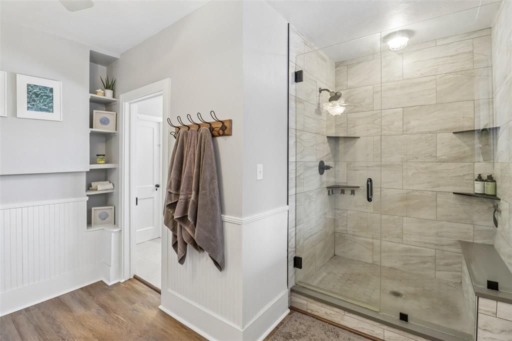 For Sale: $799,000 (5 beds, 2 baths, 3714 Square Feet)