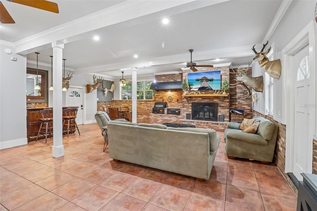 For Sale: $799,000 (5 beds, 2 baths, 3714 Square Feet)