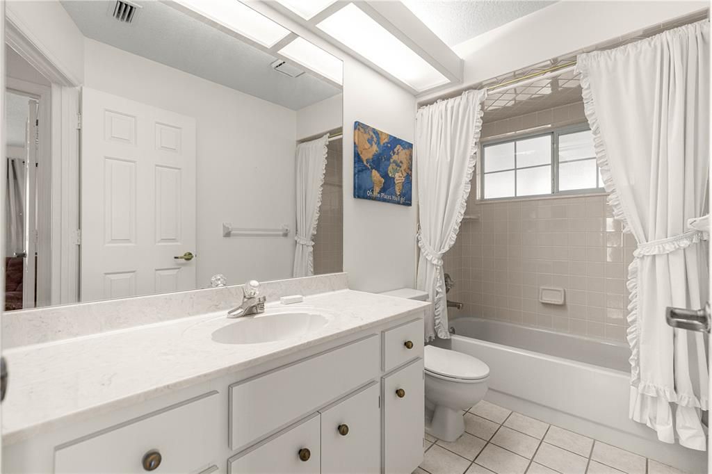 For Rent: $1,600 (2 beds, 2 baths, 1070 Square Feet)