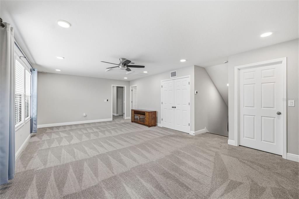 For Sale: $649,000 (5 beds, 4 baths, 3155 Square Feet)