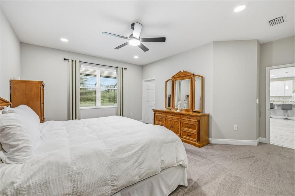 For Sale: $649,000 (5 beds, 4 baths, 3155 Square Feet)