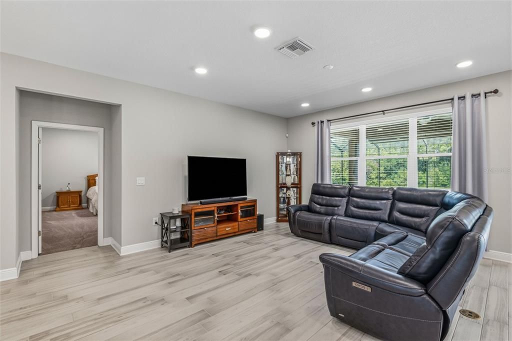 For Sale: $649,000 (5 beds, 4 baths, 3155 Square Feet)