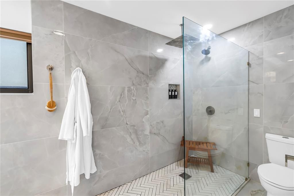 En Venta: $1,249,000 (4 camas, 3 baños, 3488 Pies cuadrados)