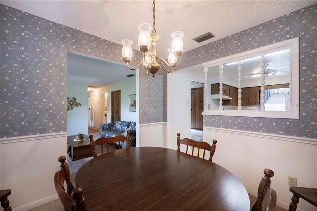 For Sale: $280,000 (3 beds, 2 baths, 1333 Square Feet)