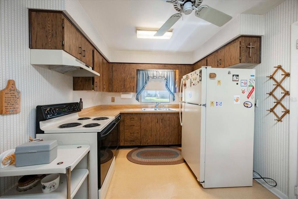 For Sale: $280,000 (3 beds, 2 baths, 1333 Square Feet)