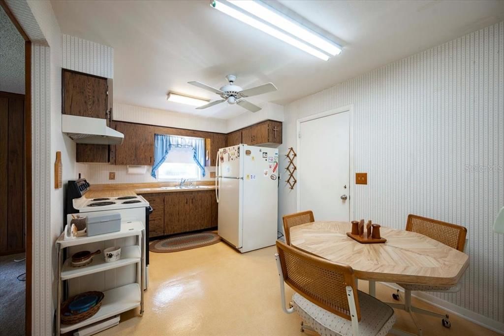 For Sale: $280,000 (3 beds, 2 baths, 1333 Square Feet)