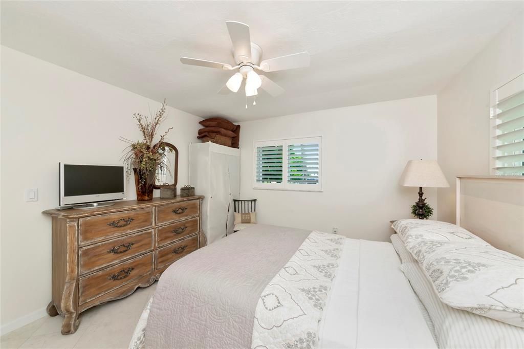 For Sale: $394,500 (2 beds, 2 baths, 1410 Square Feet)