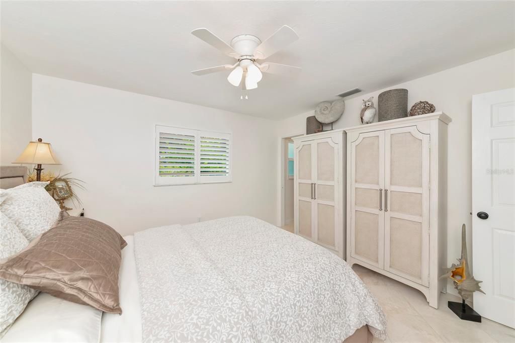 For Sale: $394,500 (2 beds, 2 baths, 1410 Square Feet)