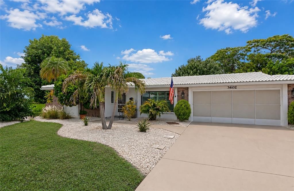 For Sale: $394,500 (2 beds, 2 baths, 1410 Square Feet)