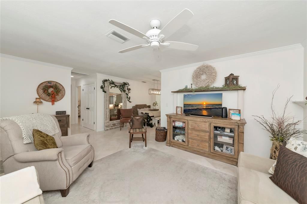 For Sale: $394,500 (2 beds, 2 baths, 1410 Square Feet)