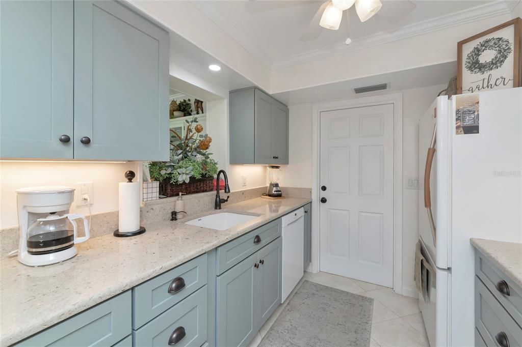 For Sale: $394,500 (2 beds, 2 baths, 1410 Square Feet)