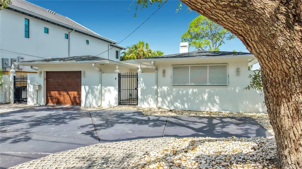 For Sale: $1,250,000 (3 beds, 3 baths, 2201 Square Feet)