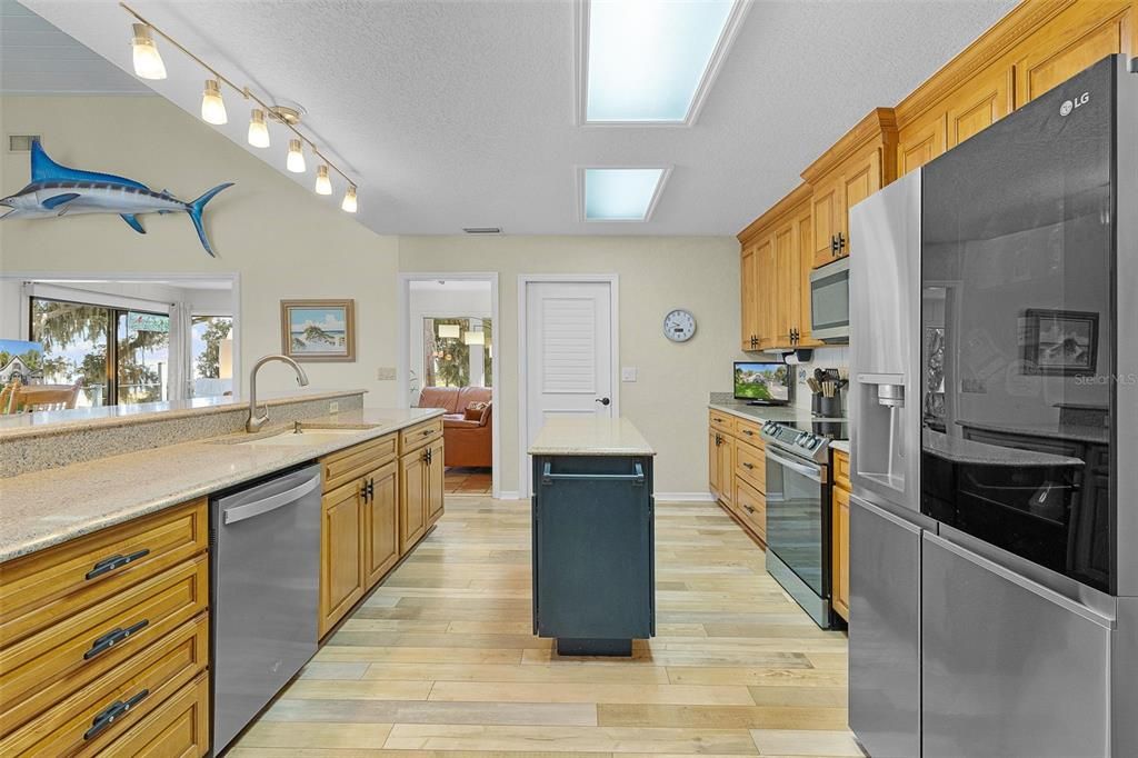 En Venta: $899,900 (3 camas, 2 baños, 2606 Pies cuadrados)
