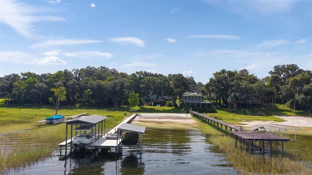 En Venta: $899,900 (3 camas, 2 baños, 2606 Pies cuadrados)