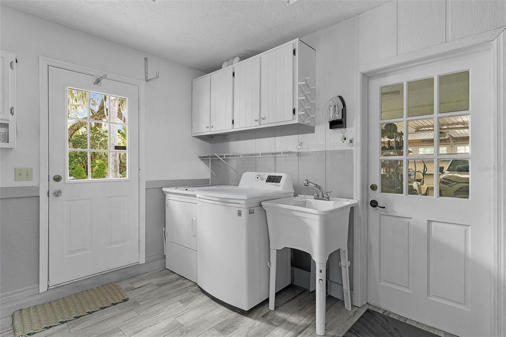 En Venta: $899,900 (3 camas, 2 baños, 2606 Pies cuadrados)