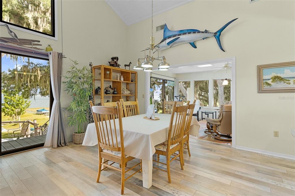 En Venta: $899,900 (3 camas, 2 baños, 2606 Pies cuadrados)