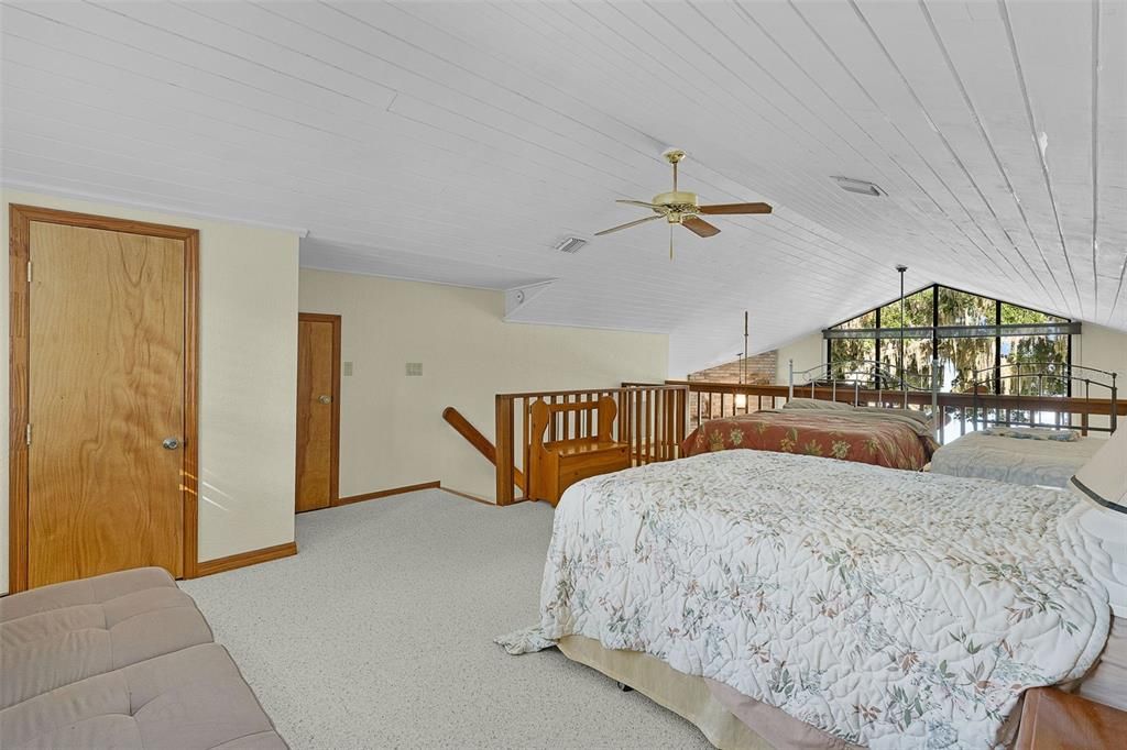 En Venta: $899,900 (3 camas, 2 baños, 2606 Pies cuadrados)