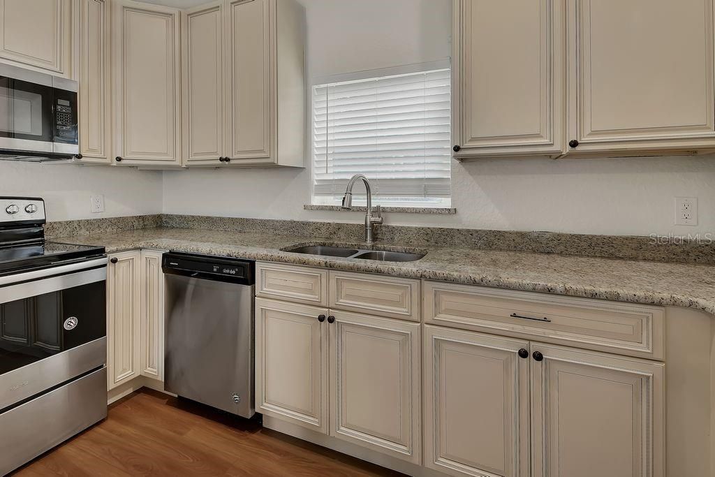 For Sale: $269,900 (3 beds, 1 baths, 1054 Square Feet)