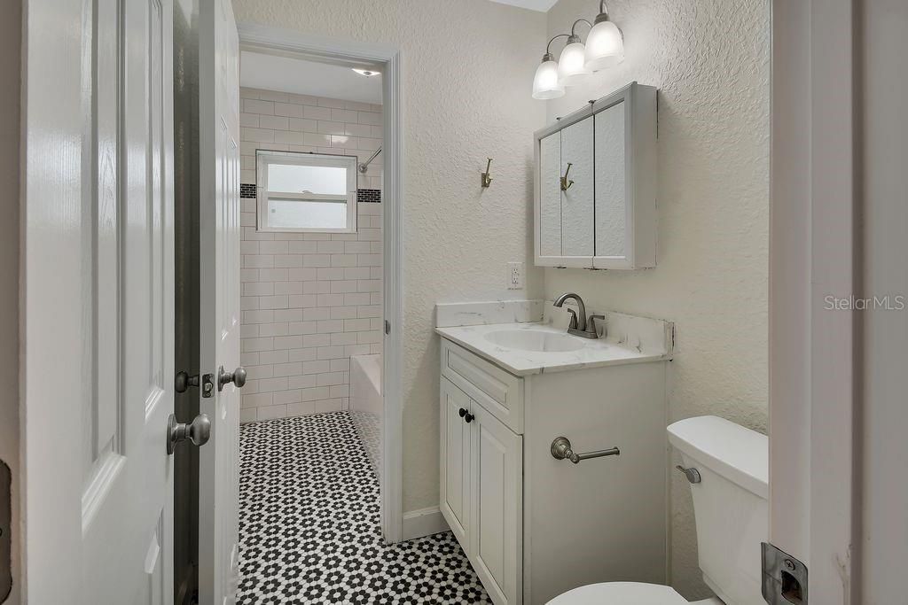 For Sale: $269,900 (3 beds, 1 baths, 1054 Square Feet)