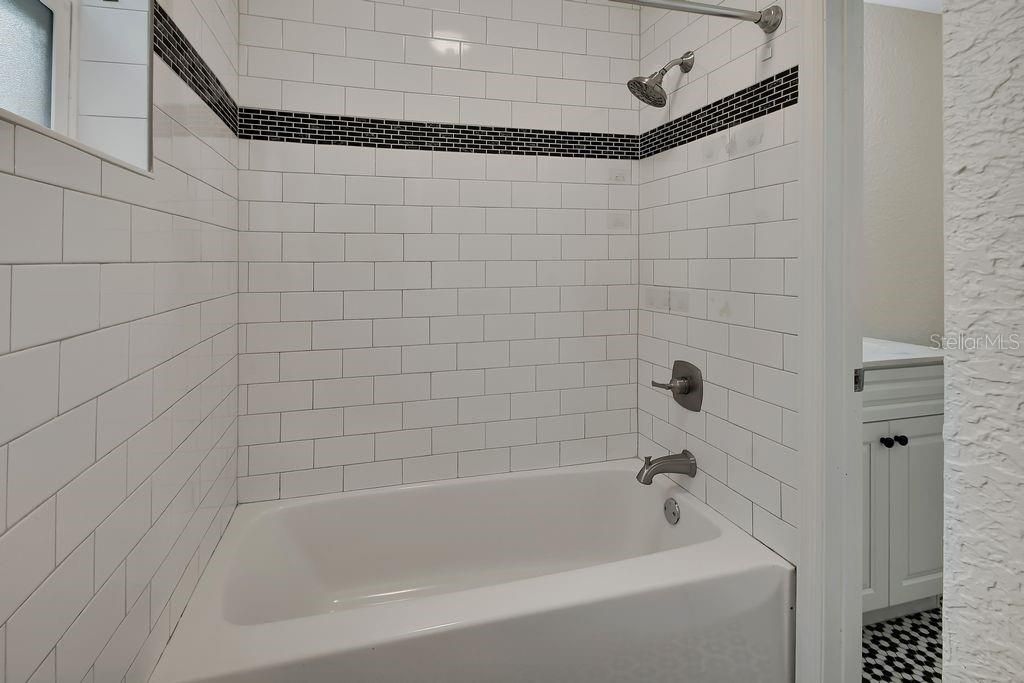 For Sale: $269,900 (3 beds, 1 baths, 1054 Square Feet)