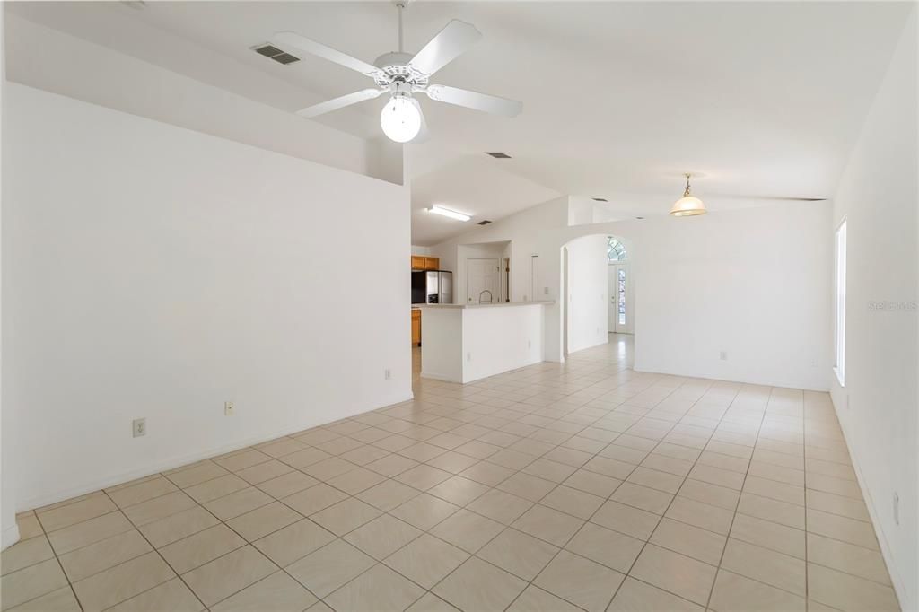For Rent: $2,800 (4 beds, 2 baths, 1875 Square Feet)