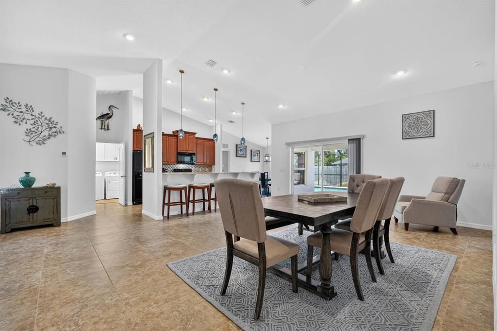 En Venta: $514,900 (4 camas, 3 baños, 2465 Pies cuadrados)