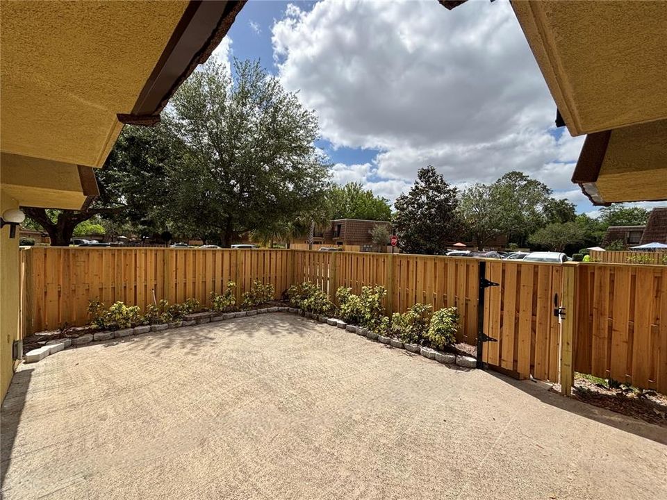 For Sale: $230,000 (2 beds, 2 baths, 1285 Square Feet)