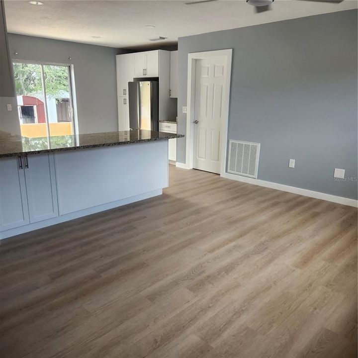 For Sale: $249,000 (2 beds, 2 baths, 966 Square Feet)