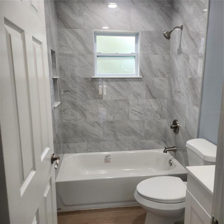 Active With Contract: $235,000 (3 beds, 2 baths, 1089 Square Feet)