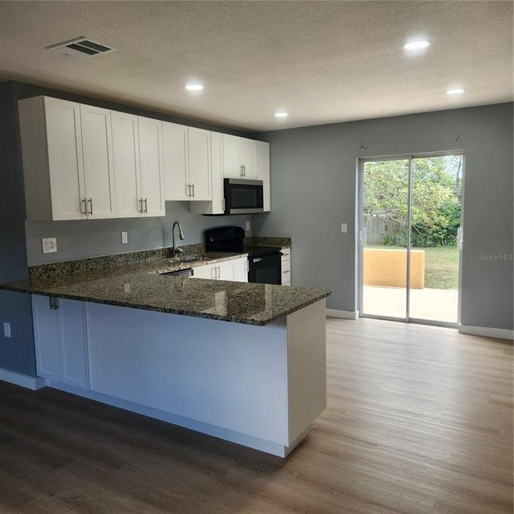 For Sale: $249,000 (2 beds, 2 baths, 966 Square Feet)